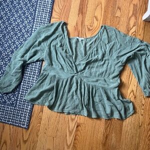 American Eagle Women’s Boho Green Swiss Dot Blouse Top Size XXL V Neck Long SlV